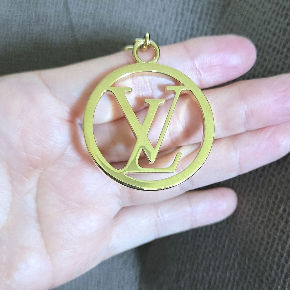 Louis Vuitton Circle Bag Charm WITHOUT Keyholder - Used - Picture 8 of 16